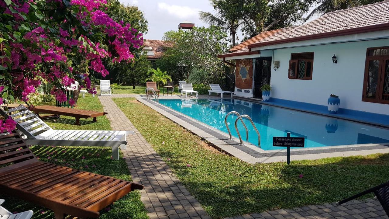 Lioni Holidays Villa ネゴンボ エクステリア 写真