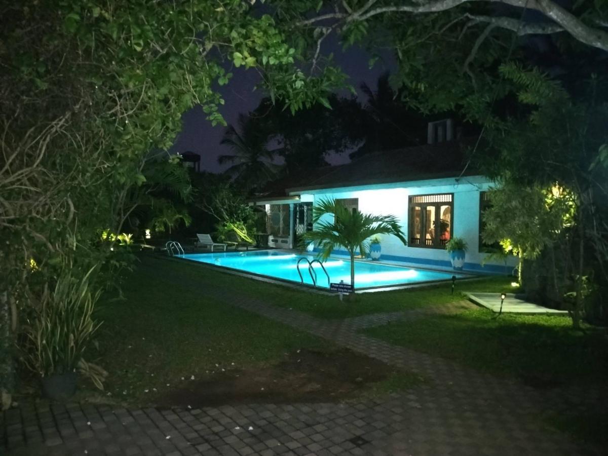 Lioni Holidays Villa ネゴンボ エクステリア 写真