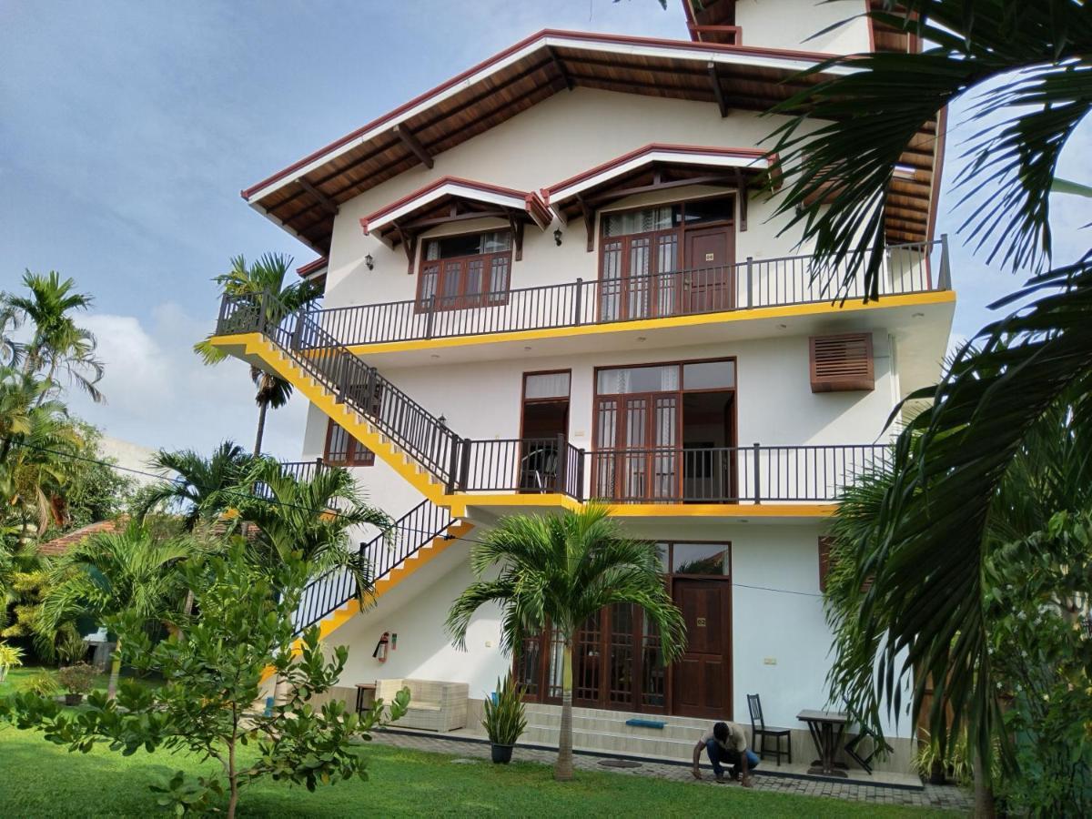 Lioni Holidays Villa ネゴンボ エクステリア 写真