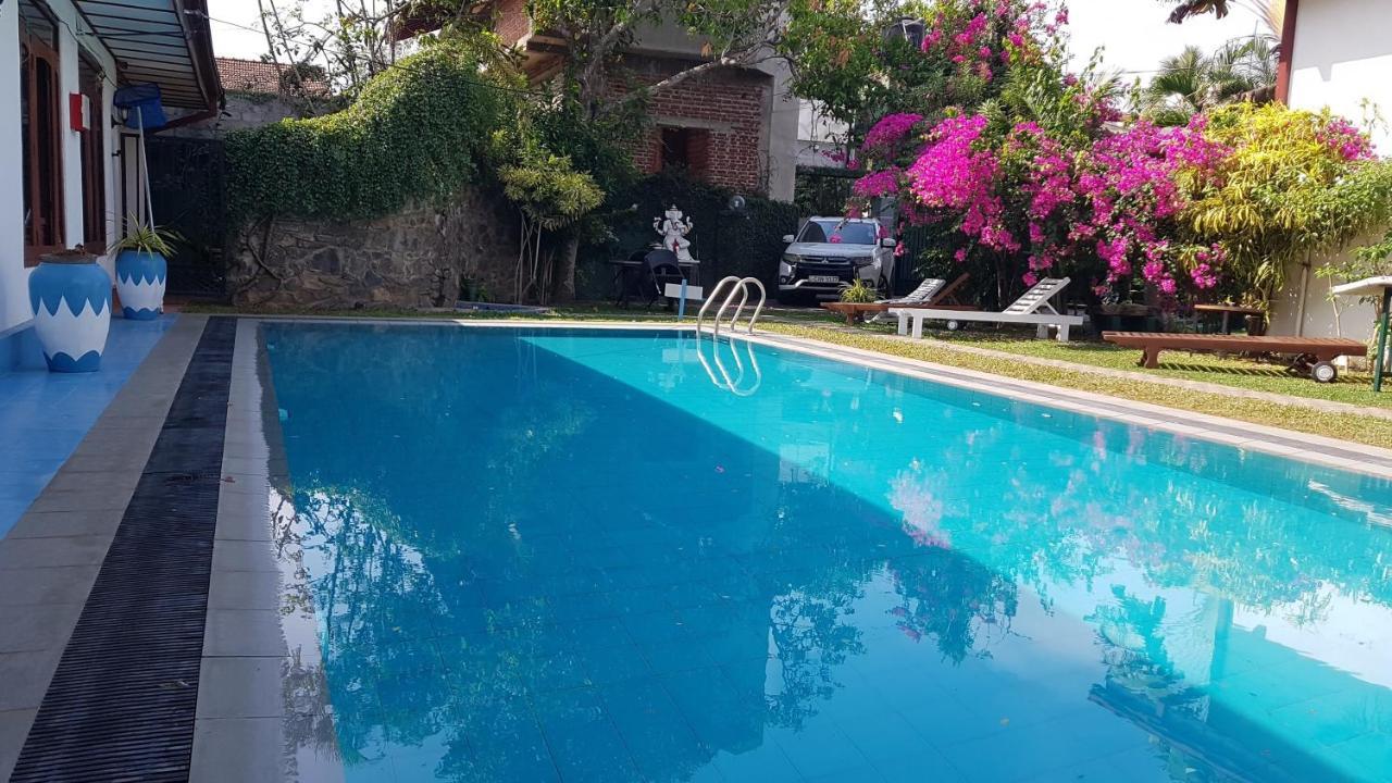 Lioni Holidays Villa ネゴンボ エクステリア 写真