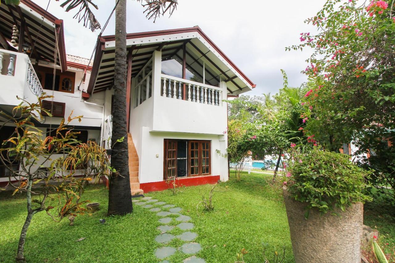 Lioni Holidays Villa ネゴンボ エクステリア 写真