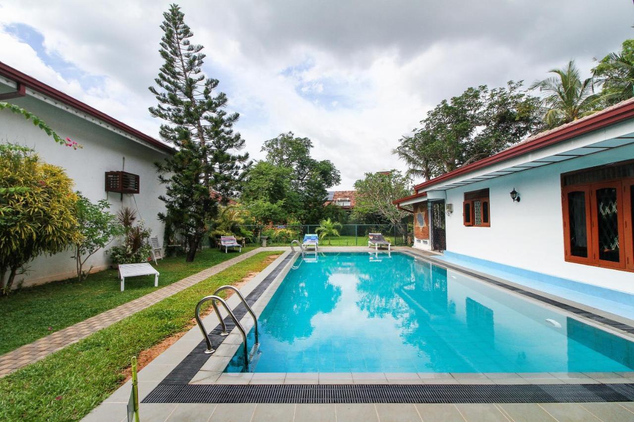 Lioni Holidays Villa ネゴンボ エクステリア 写真