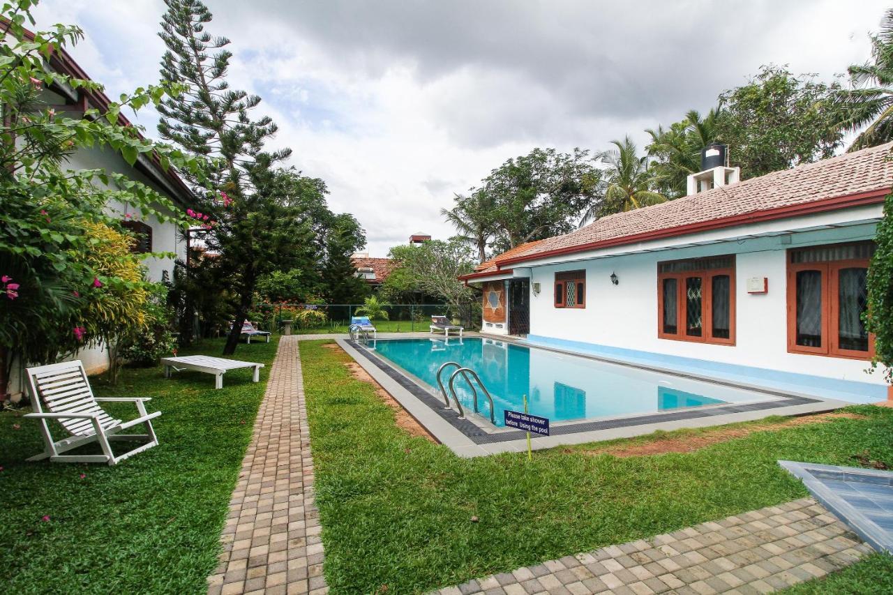 Lioni Holidays Villa ネゴンボ エクステリア 写真